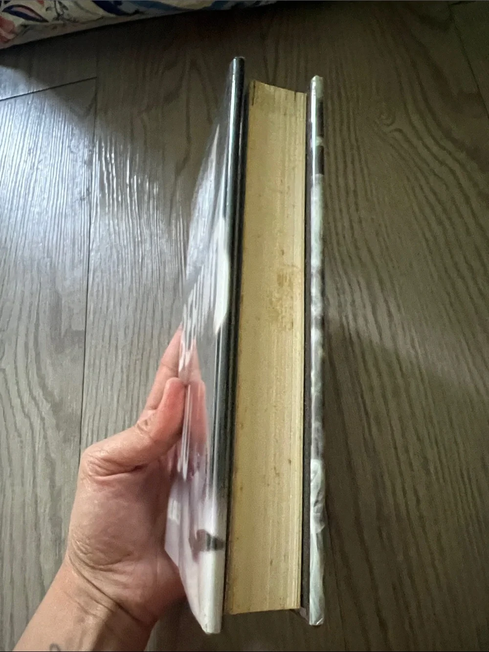 Right Behind You by Gail Giles - Dark Green & White Hardcover